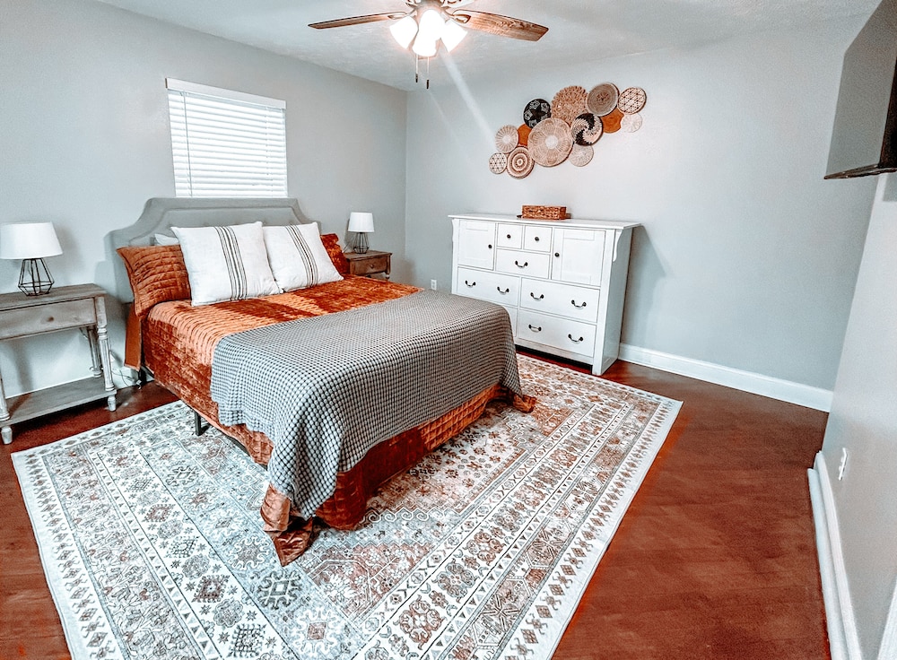 Brushy Mtn Hideout Close to Windrock Sleeps 6 Petros Vrbo