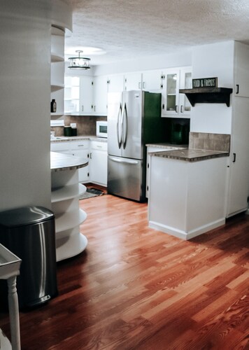 Brushy Mtn Hideout - Close to Windrock - Sleeps 6