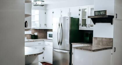 Brushy Mtn Hideout - Close to Windrock - Sleeps 6