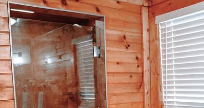 Brushy Mtn Hideout - Close to Windrock - Sleeps 6