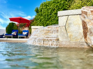 Terrace/patio - The Blue Cactus in Palm Springs: Family-Friendly, Pool/Spa, Game Room & Fire-Pit (Palm Springs)