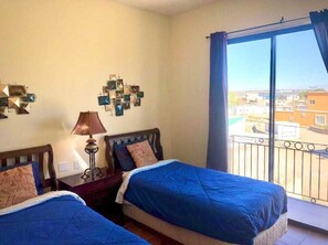 3 bedrooms, iron/ironing board, WiFi, bed sheets