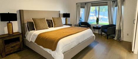 3 makuuhuonetta, tallelokero huoneessa, silitysrauta/-lauta