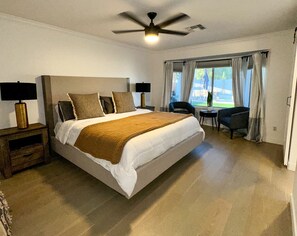 3 bedrooms, in-room safe, iron/ironing board, travel cot - Perfect Desert Retreat (Peoria)