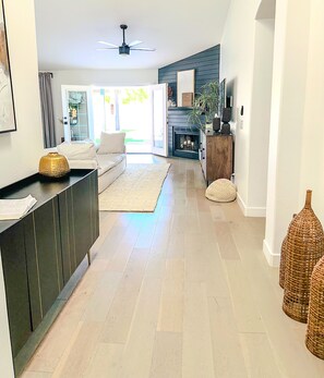 Smart TV, fireplace - Perfect Desert Retreat (Peoria)