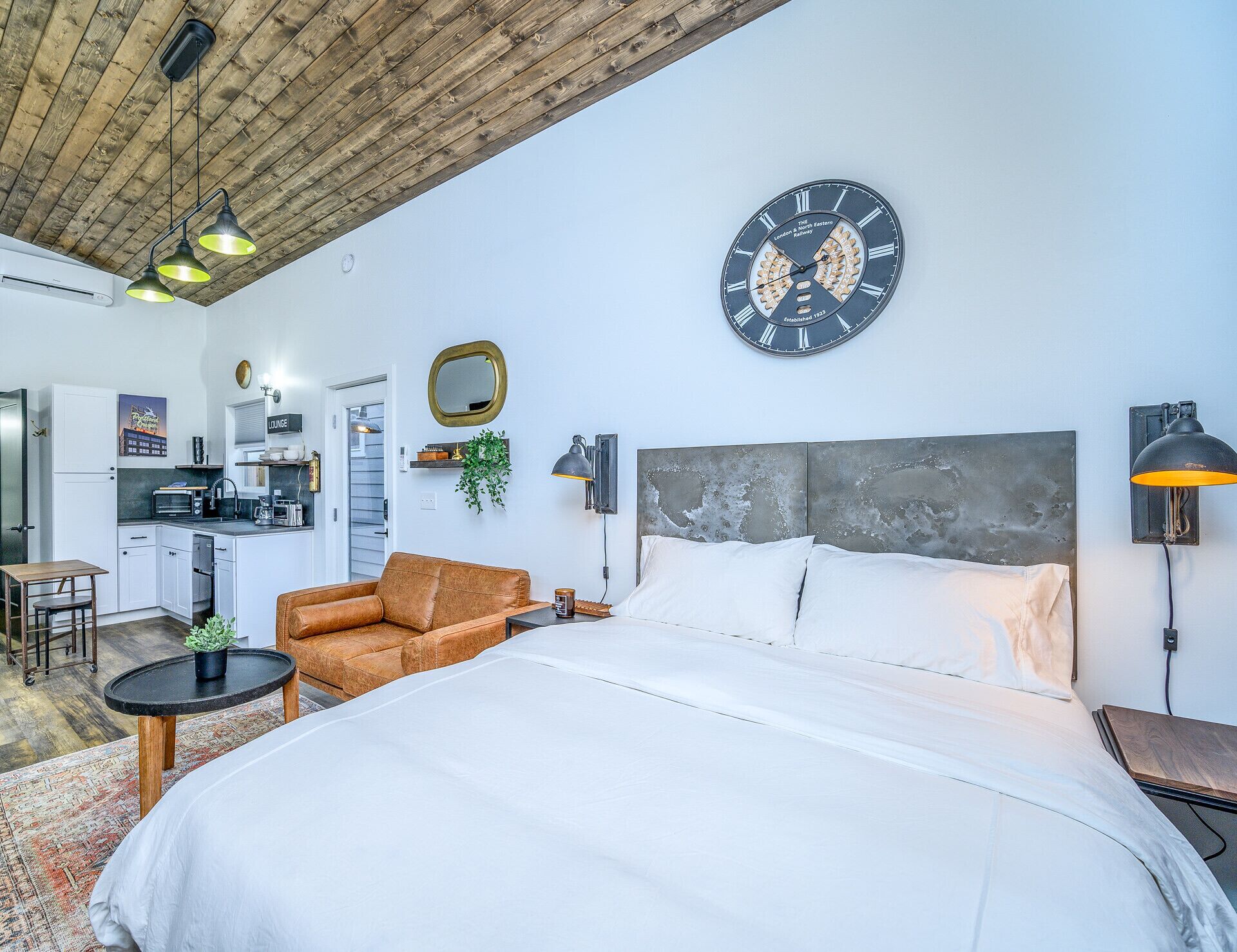 アイロン / アイロン台、WiFi (無料)、ベッドシーツ