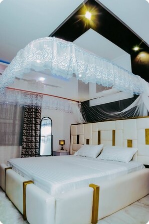 8 bedrooms, iron/ironing board, free WiFi