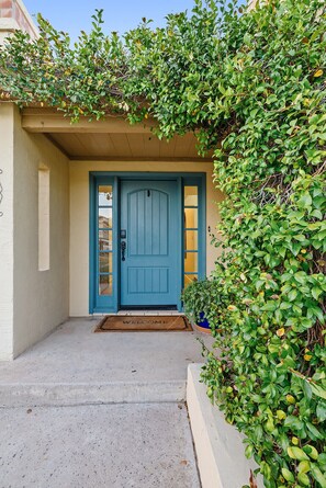 Exterior detail - Free Heated Pool ~ Hot Tub ~ Basement Game Room ~ Large Backyard (Mesa)