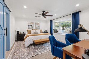 5 habitaciones, escritorio y tabla de planchar con plancha