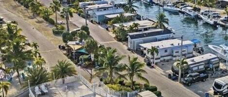 Een verwarmd zwembad