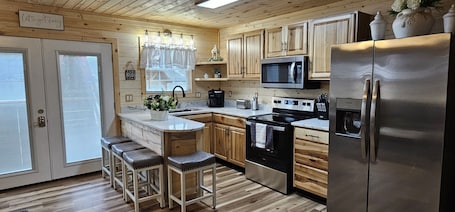Fridge, microwave, oven, stovetop. Lake Shore cottage-waterfront