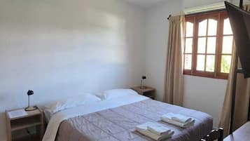 Habitación doble Confort | Ropa de cama de alta calidad, minibar, muebles diferentes y escritorio