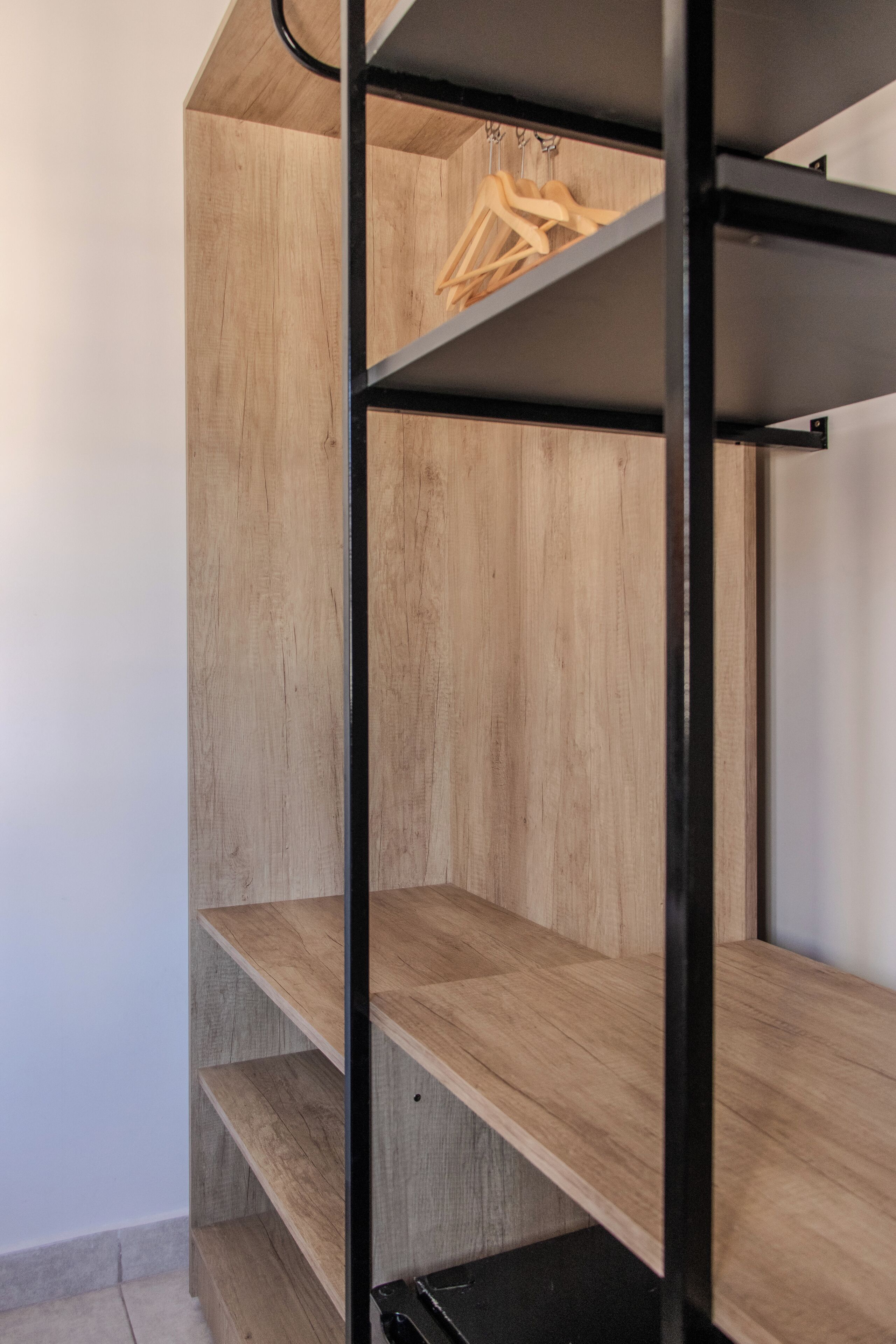 Hochwertige Bettwaren, Minibar, individuell eingerichtet, Schreibtisch