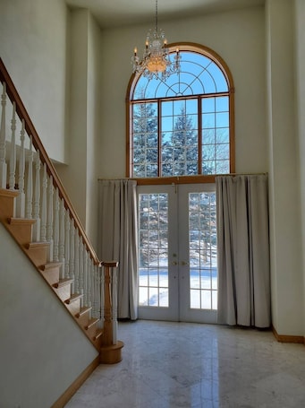 Interior. Cozy 4 bedroom Luxury Villa retreat in Appleton.