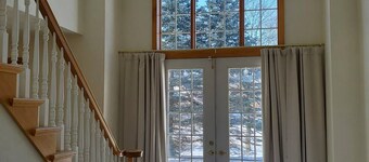 Cozy 4 bedroom Luxury Villa retreat in Appleton.