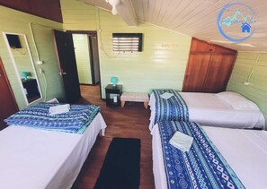 Basic Quadruple Room | Free WiFi - HOSTAL PARADISE BLUE OSORNO  (Osorno)