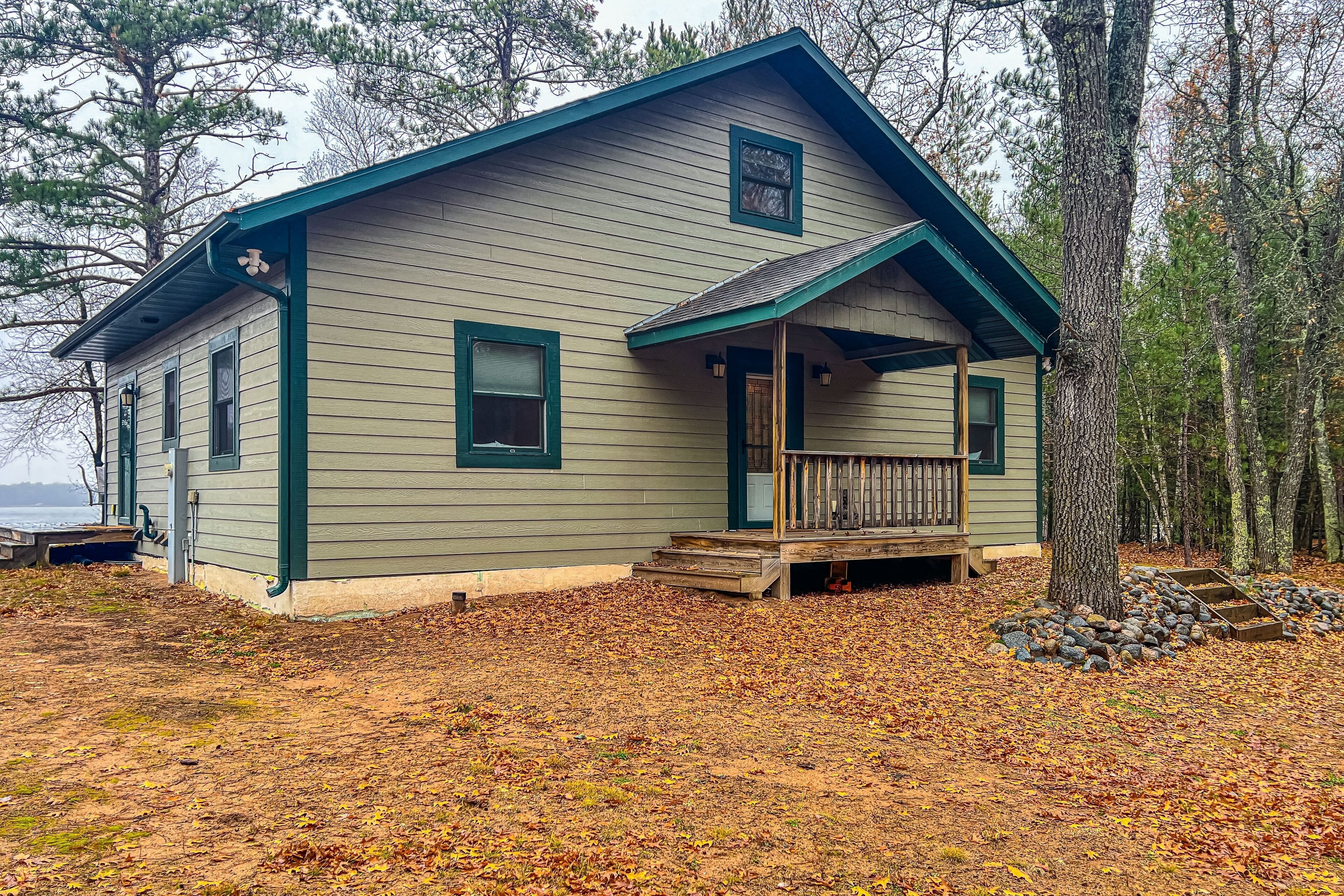 Spacious & peaceful lakefront villa & guest house with fire pit, patio, & views