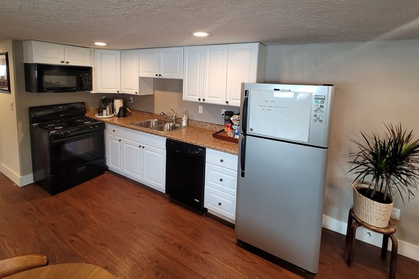 Frigorífic, microones, forn i placa de cuina