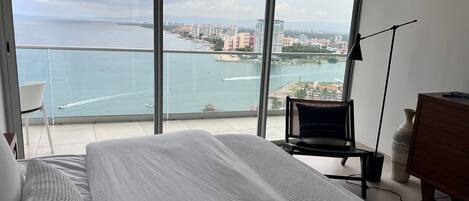 1 chambre, coffres-forts dans les chambres, fer et planche à repasser