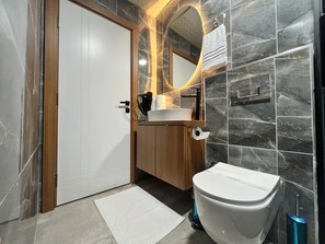 Bruser, brusehoved med spredningseffekt, gratis toiletartikler