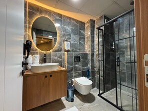 Familien-Vierbettzimmer | Badezimmer