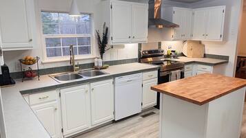 Micro-ondes, four, plaque de cuisson, lave-vaisselle