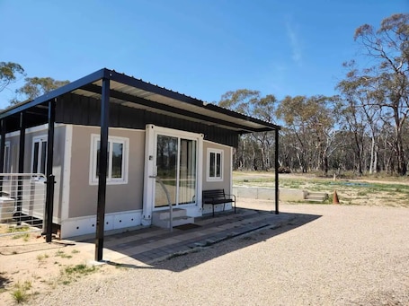 Exterior. Oliver’s Hut - Hartley Huts