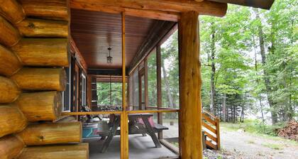 Cozy Lakefront Cabin, Dock + Trails : Trails Lodge