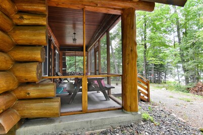 Cozy Lakefront Cabin, Dock + Trails : Trails Lodge
