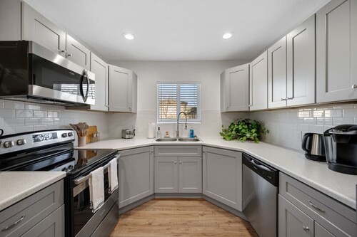 2 Bd 1 Ba Apt 3 Near Everything!