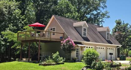 A charming cottage, recently renovated in a serene wooded area of Hanceville, AL