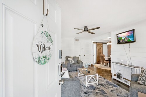 Historic District Gem, Modern 1BR Condo + Parking