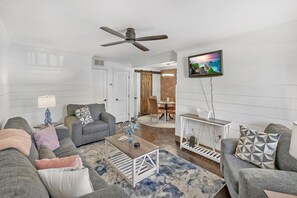 Smart TV - Historic District Gem, Modern 1BR Condo + Parking (St. Augustine)
