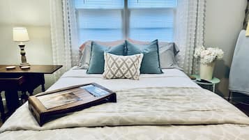 3 bedrooms, desk, iron/ironing board, free WiFi