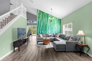 Smart TV, books, printers - Vibrant vacation home just minutes from the theme parks.  (Kissimmee)