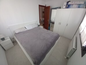 2 Schlafzimmer, Bügeleisen/Bügelbrett, Bettwäsche