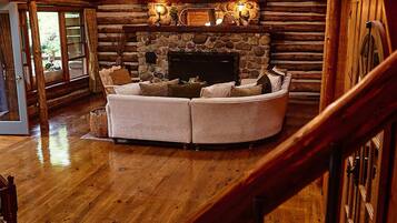 智能電視、壁爐、電子遊戲