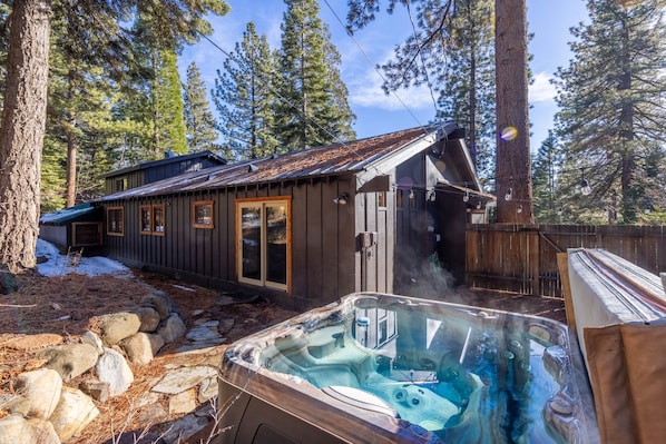 Outdoor spa tub