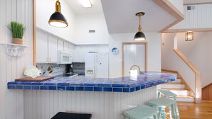 Kaffetrakter/tekoker, kjøleskap, mikrobølgeovn og ovn