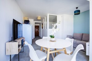 Dining - Appartement T2 vue mer Moderne et Lumineux -4melis47 (CANET PLAGE)