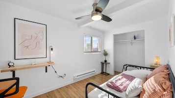 2 bedrooms, desk, iron/ironing board, WiFi