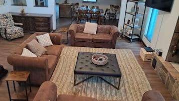 TV connectée, table de tennis de table