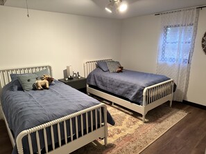 4 bedrooms, WiFi, bed sheets