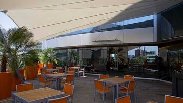 Departamento, 2 habitaciones, Terraza, vista a la ciudad | Restaurantes