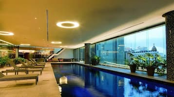 Departamento, 2 habitaciones, Terraza, vista a la ciudad | Alberca | Alberca techada