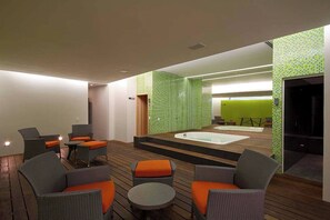 A spa area with wicker chairs, a small round table, and a large bathtub. - Amazing Reforma Apartment, 2bdrm 2 Bath, Awesome (Mexico City)