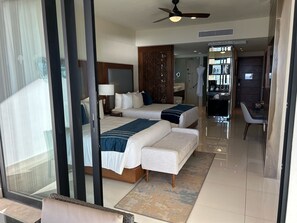 1 Schlafzimmer, Zimmersafe, Schreibtisch, Bügeleisen/Bügelbrett