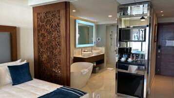 1 Schlafzimmer, Zimmersafe, Schreibtisch, Bügeleisen/Bügelbrett