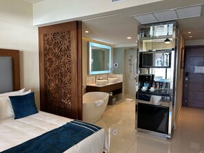 1 Schlafzimmer, Zimmersafe, Schreibtisch, Bügeleisen/Bügelbrett