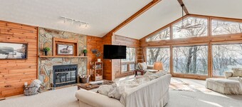 Starcross Summit - Sunny spaces & gorgeous views!